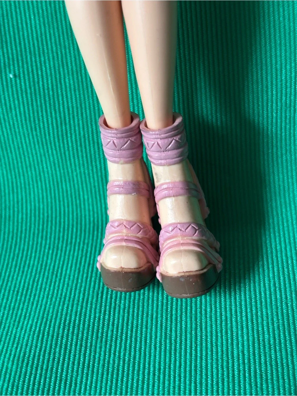 Barbie My Scene doll Chelsea clothes outfit brown eyes pink dress